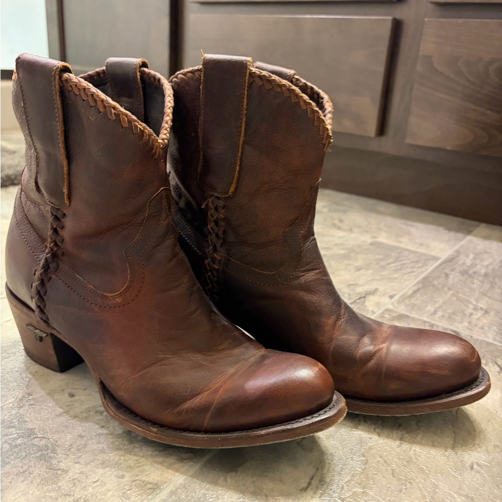 LANE WOMEN'S PLAIN JANE BOOTIES - ROUND TOE